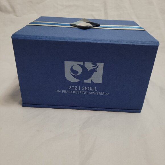 UN Peacekeeping Seoul Korea Magnetic Box Gift Empty Decorative Storage 6.5 x 5 - Picture 2 of 12